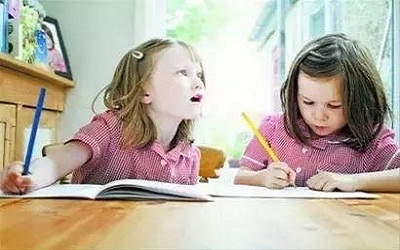 7岁女孩上课写作业注意力不集中怎么办