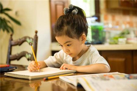 孩子经常写作业拖拉磨蹭，到底是什么原因导致的呢?