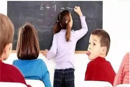 孩子上课不专心，学习成绩差，家长要怎么引导孩子?