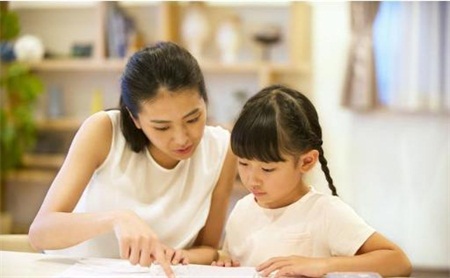 6岁女孩疑似多动症，做作业精神不集中，如何改善？